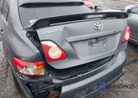 2010 Toyota Corolla S z USA, uszkodzony, nr VIN 2T1BU4EE2AC348138